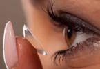 Почему контактные линзы лучше очков?