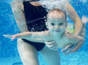 С какого возраста детям можно в бассейн?