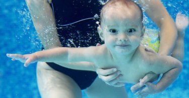 С какого возраста детям можно в бассейн?