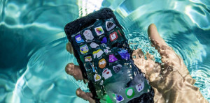 падение iPhone в воду