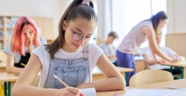 Який формат підготовки до НМТ краще − онлайн чи офлайн?